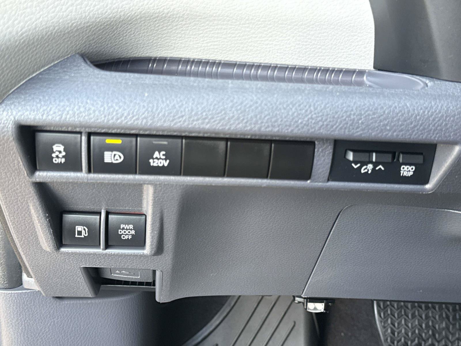 Used 2024 Toyota Sienna Limited AWD/4WD image 27