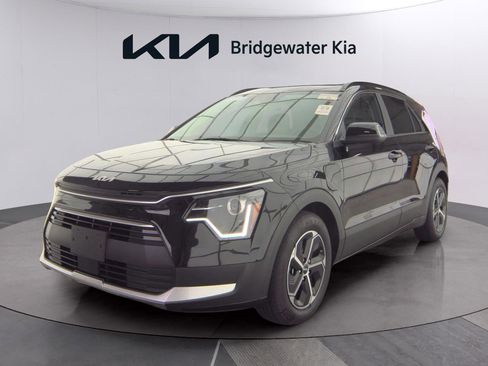 Certified 2025 Kia Niro EX w/ EX Cold Weather Package FWD image 3
