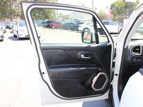 Used 2017 Jeep Renegade Limited FWD image 7