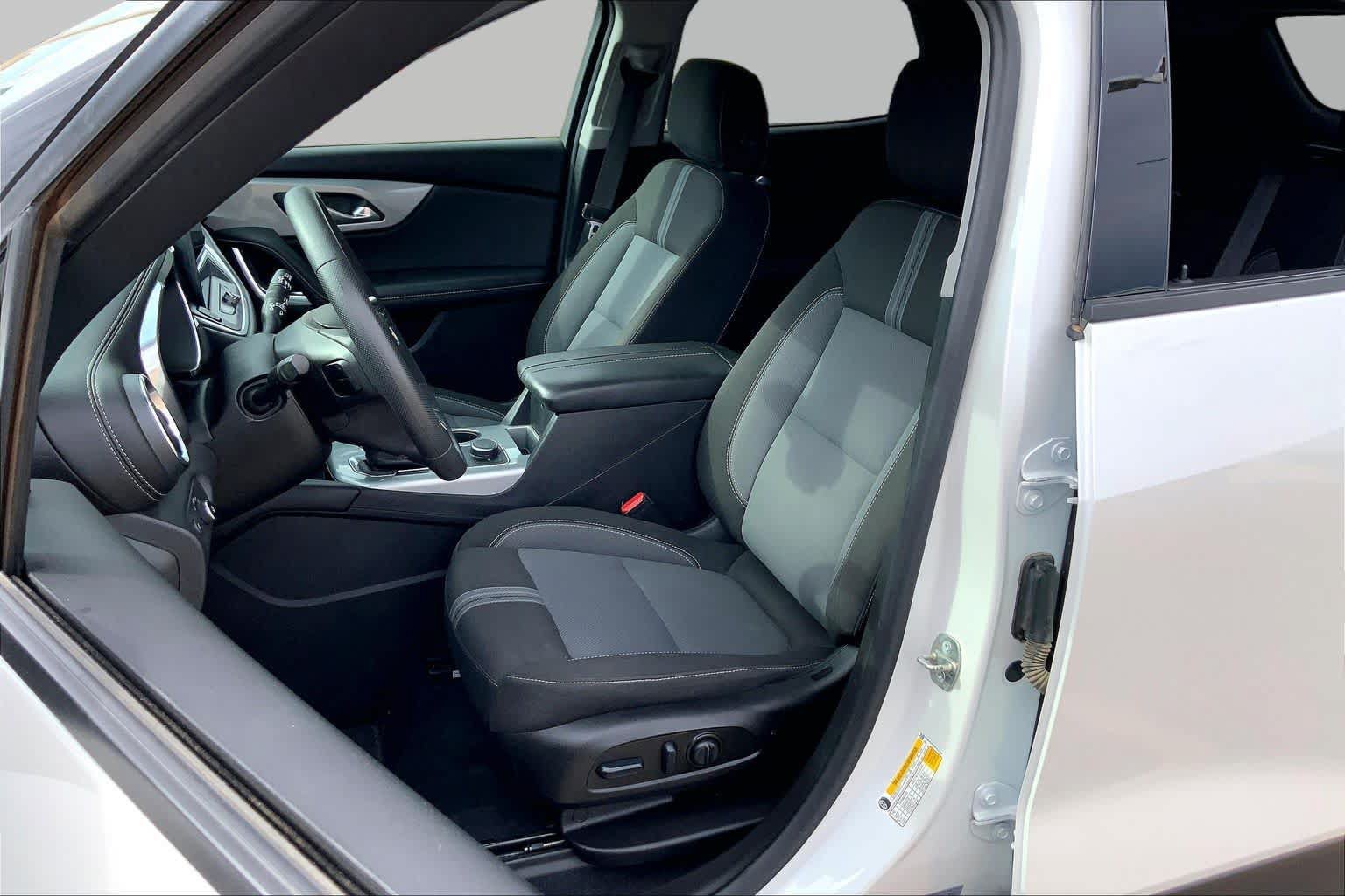 Used 2023 Chevrolet Blazer LT w/ Midnight/Sport Edition FWD image 8