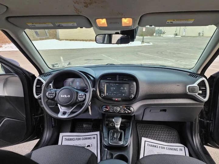 Used 2023 Kia Soul LX FWD image 3