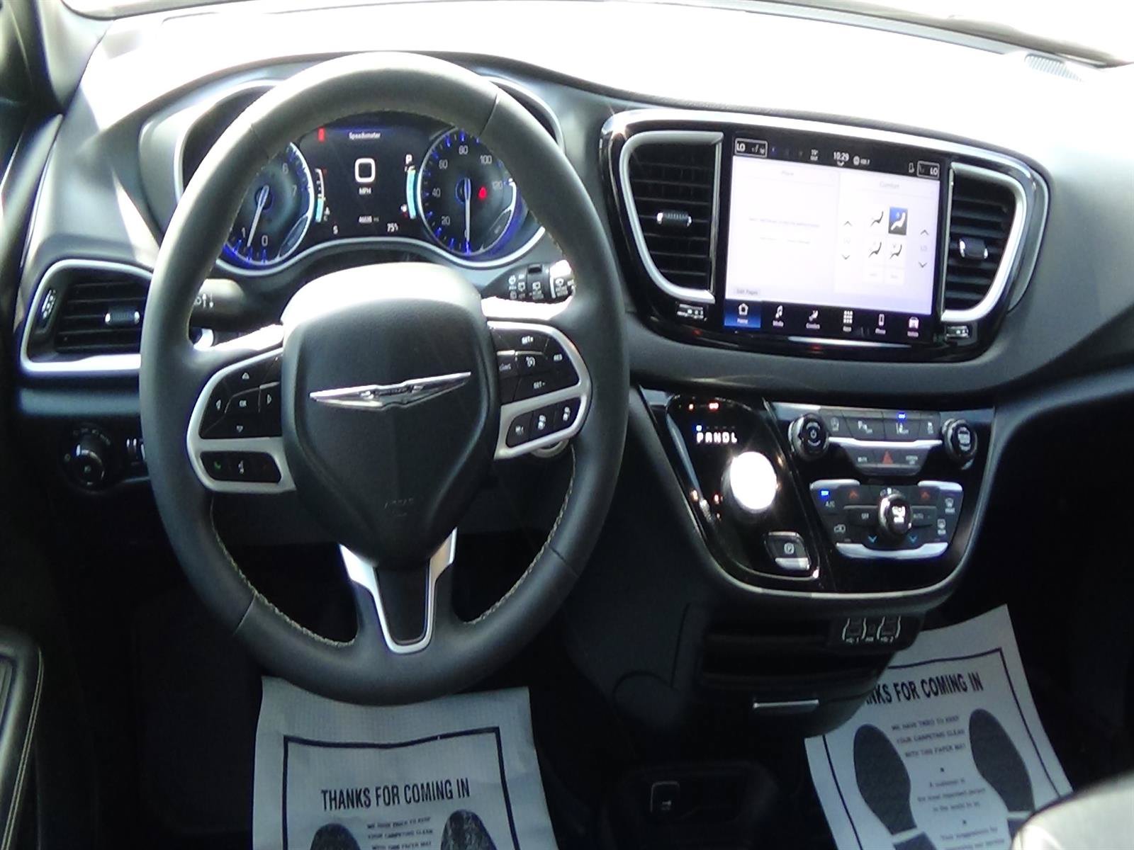 Certified 2025 Chrysler Pacifica Select FWD image 13