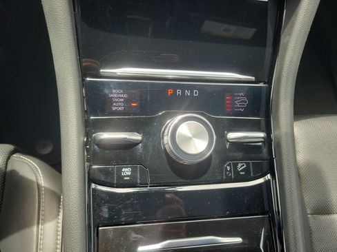 Used 2024 Jeep Grand Cherokee Overland w/ Luxury Tech Group IV AWD/4WD image 26