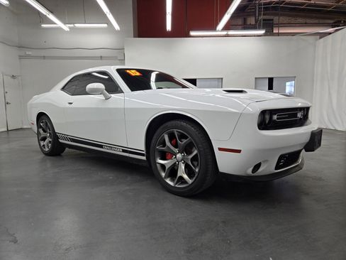 Used 2015 Dodge Challenger SXT Plus image 4