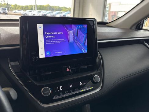 Used 2025 Toyota Corolla Cross LE image 21