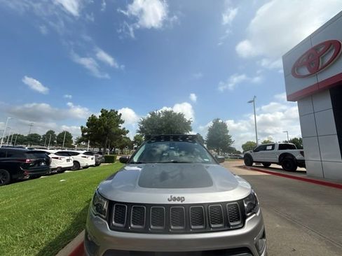 Used 2019 Jeep Compass Trailhawk AWD/4WD image 2