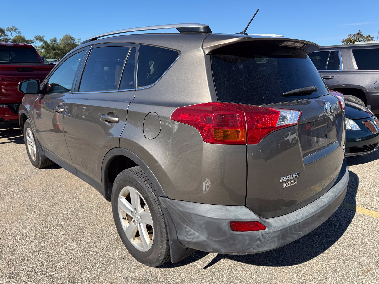 Used 2014 Toyota RAV4 XLE AWD/4WD image 4