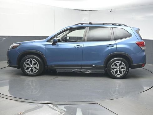 Used 2022 Subaru Forester Premium AWD/4WD image 5