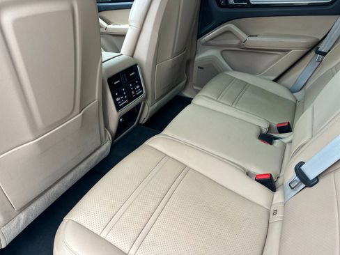 Used 2023 Porsche Cayenne Platinum Edition AWD/4WD image 13