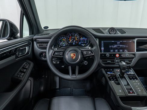 New 2026 Porsche Macan image 21
