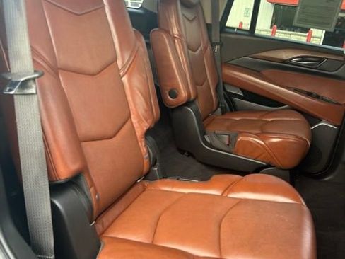 Used 2020 Cadillac Escalade Premium Luxury w/ Escalade Sport Edition AWD/4WD image 10