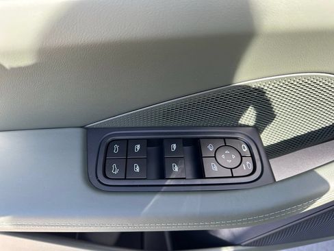 Used 2026 Porsche Macan Electric RWD image 21