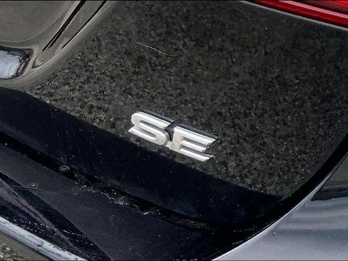 Used 2019 Toyota Camry SE FWD image 30