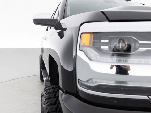 Used 2018 Chevrolet Silverado 1500 High Country AWD/4WD image 11
