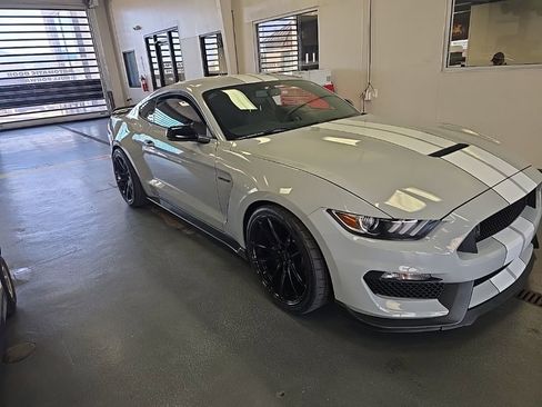 Used 2017 Ford Mustang Shelby GT350 image 1