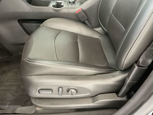 Used 2022 GMC Terrain SLT w/ LPO, Floor Liner Package AWD/4WD image 12