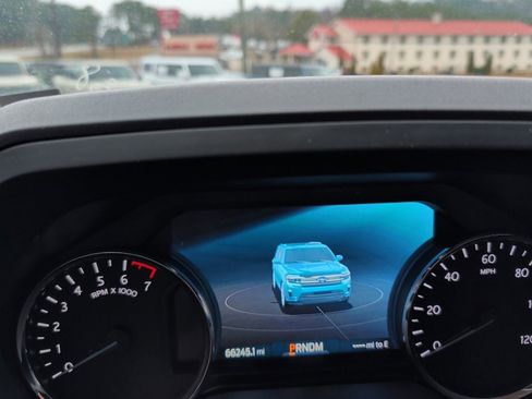 Used 2024 Ford Expedition Max XLT image 2