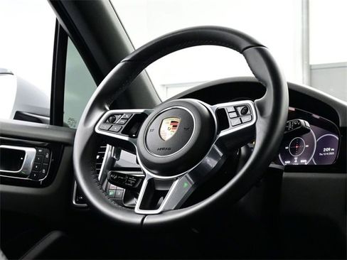 Used 2023 Porsche Cayenne S Platinum image 21