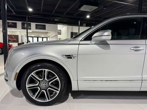Used 2018 Bentley Bentayga image 49