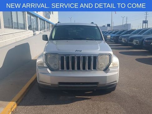 Used 2009 Jeep Liberty Limited w/ Premium Group AWD/4WD image 7