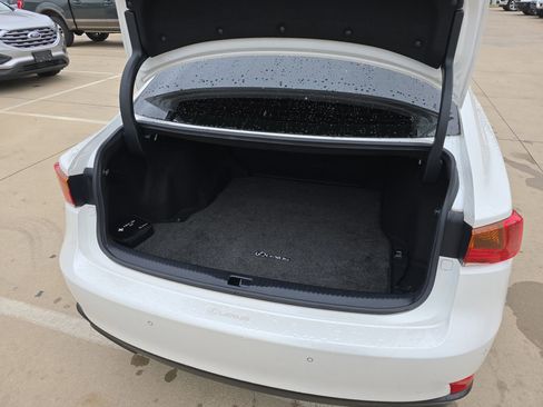 Used 2018 Lexus IS 300 image 23