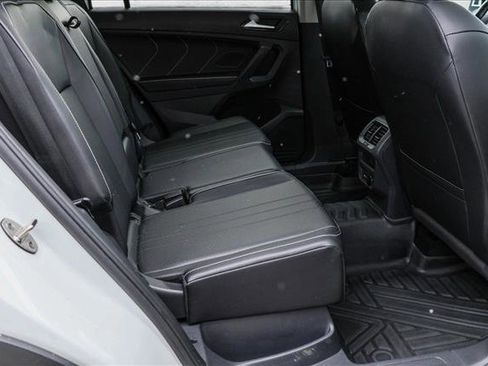 Used 2022 Volkswagen Tiguan SE image 25