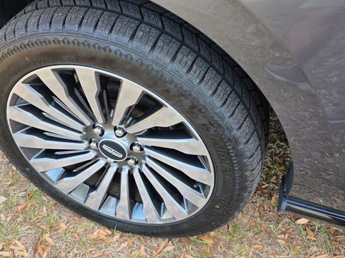 Used 2018 Lincoln Navigator Reserve w/ Technology Package image 11