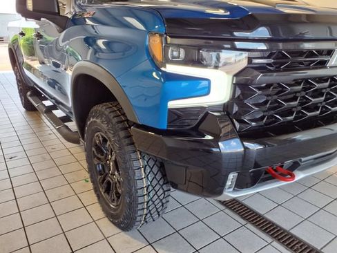 Used 2022 Chevrolet Silverado 1500 ZR2 w/ Technology Package AWD/4WD image 28