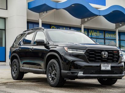 New 2025 Honda Pilot TrailSport