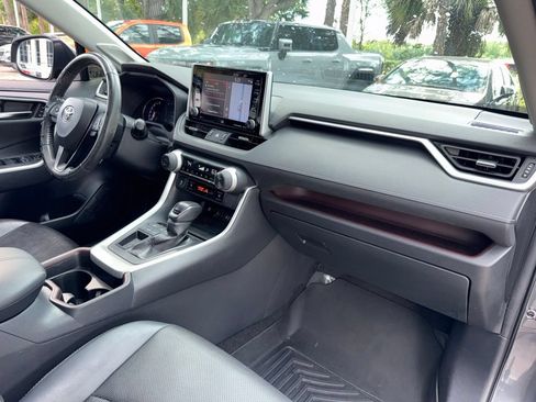 Used 2019 Toyota RAV4 Limited w/ Advanced Technology Package FWD image 22