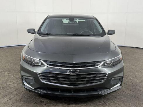 Used 2017 Chevrolet Malibu LT FWD image 2