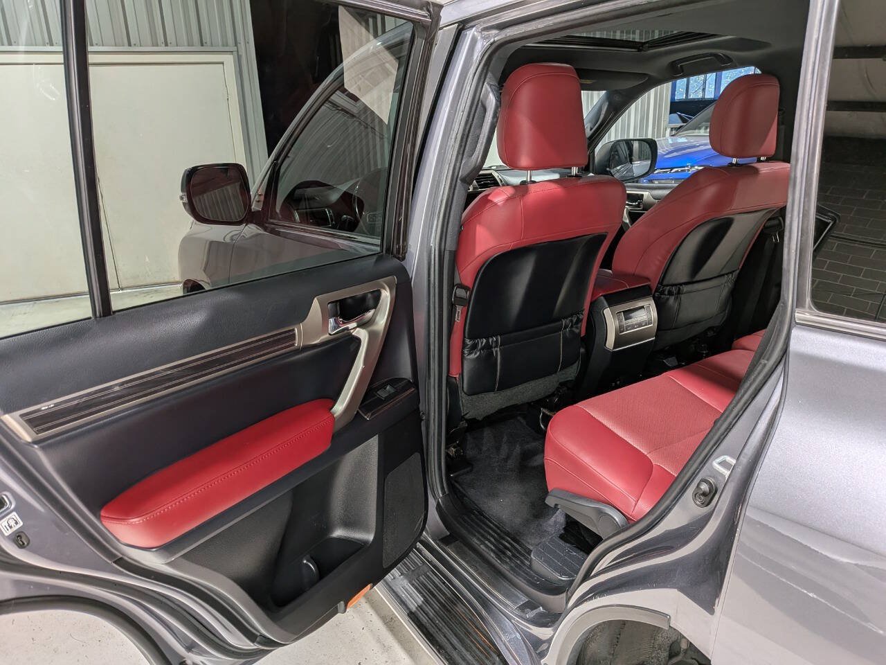 Used 2021 Lexus GX 460 Premium w/ Premium Package AWD/4WD image 17