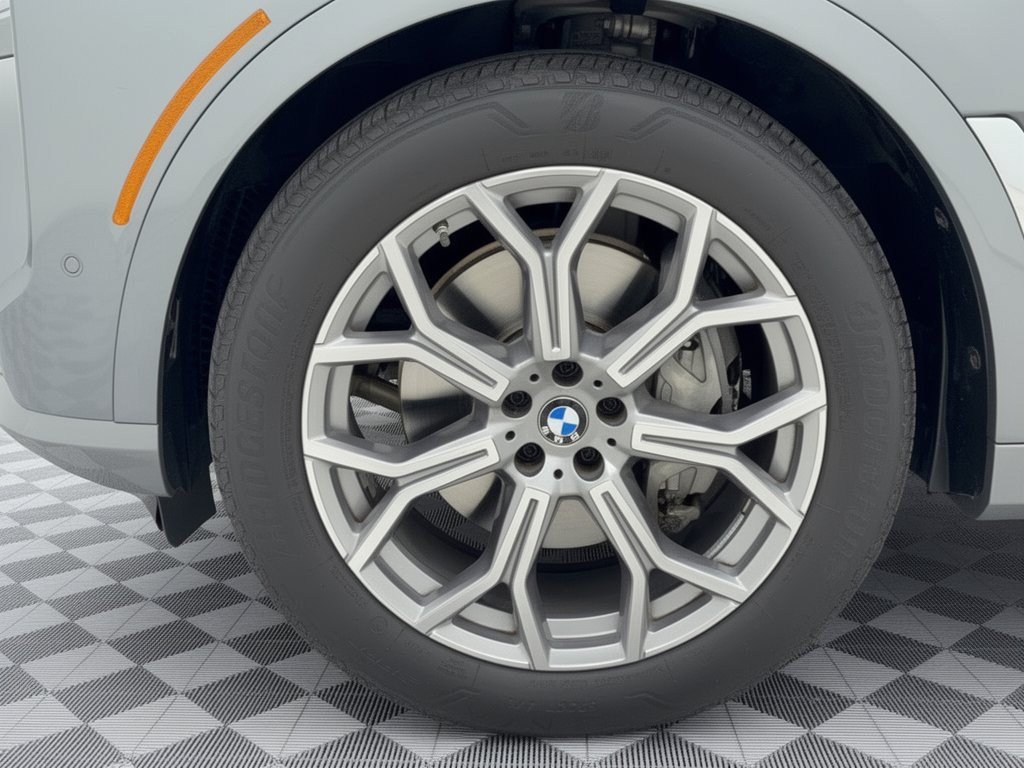 Certified 2024 BMW X7 xDrive40i AWD/4WD image 13