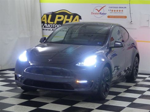 Used 2023 Tesla Model Y AWD image 3