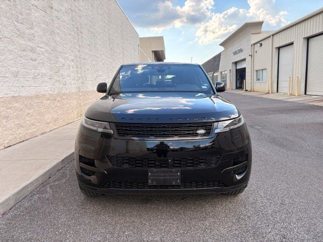 Used 2025 Land Rover Range Rover Sport SE AWD/4WD image 2