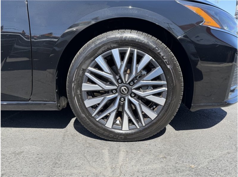 Used 2023 Nissan Altima 2.5 SV FWD image 7