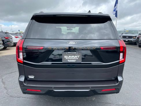 Used 2025 Ford Expedition Tremor AWD/4WD image 38