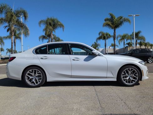 Used 2025 BMW 330i Sedan w/ Premium Package image 11