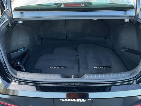 Certified 2024 Hyundai Elantra Limited image 30