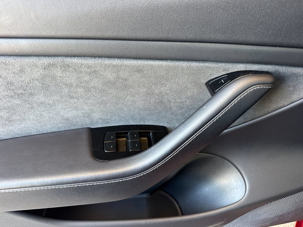 Used 2018 Tesla Model 3 Long Range RWD image 12