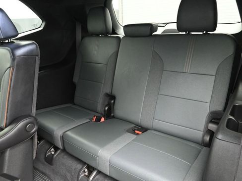 Used 2024 GMC Acadia AT4 w/ Luxury Package image 13