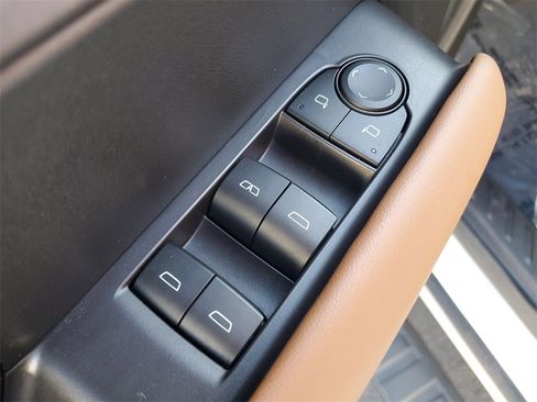 Used 2023 GMC Canyon AT4 w/ AT4 Premium Package image 18