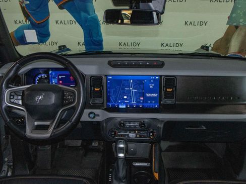 Used 2023 Ford Bronco Badlands w/ Sasquatch Package AWD/4WD image 3