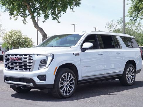 New 2026 GMC Yukon XL Denali w/ Denali Reserve Package AWD/4WD image 5