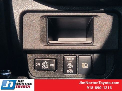 Used 2018 Toyota Tacoma TRD Sport image 24