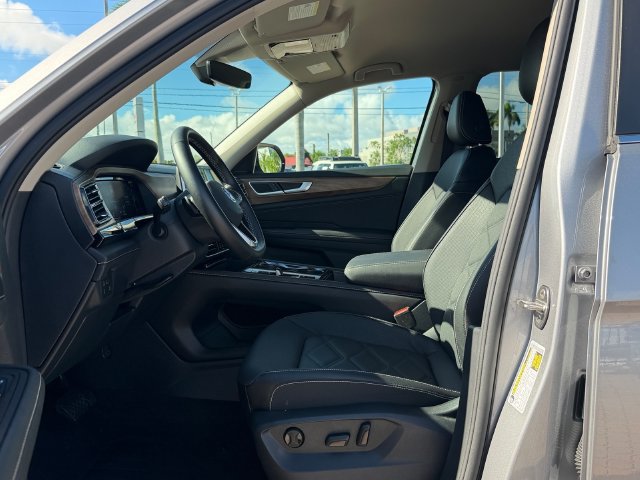 Used 2025 Volkswagen Atlas SE AWD/4WD image 10