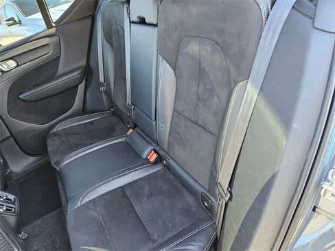Used 2020 Volvo XC40 T5 R-Design image 19