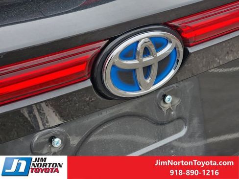 Used 2023 Toyota Venza Limited image 12