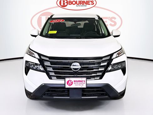 Used 2024 Nissan Rogue SV image 4