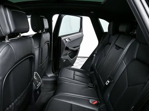 Certified 2026 Porsche Macan image 20